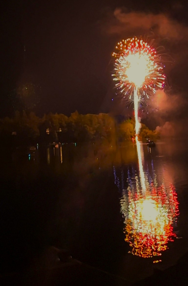 3rd PrizeOpen Color In Class 1 By Ivy Messina For Fireworks On Goodyear Lake SEP-2022.jpg